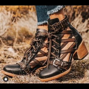 freebird Open booties